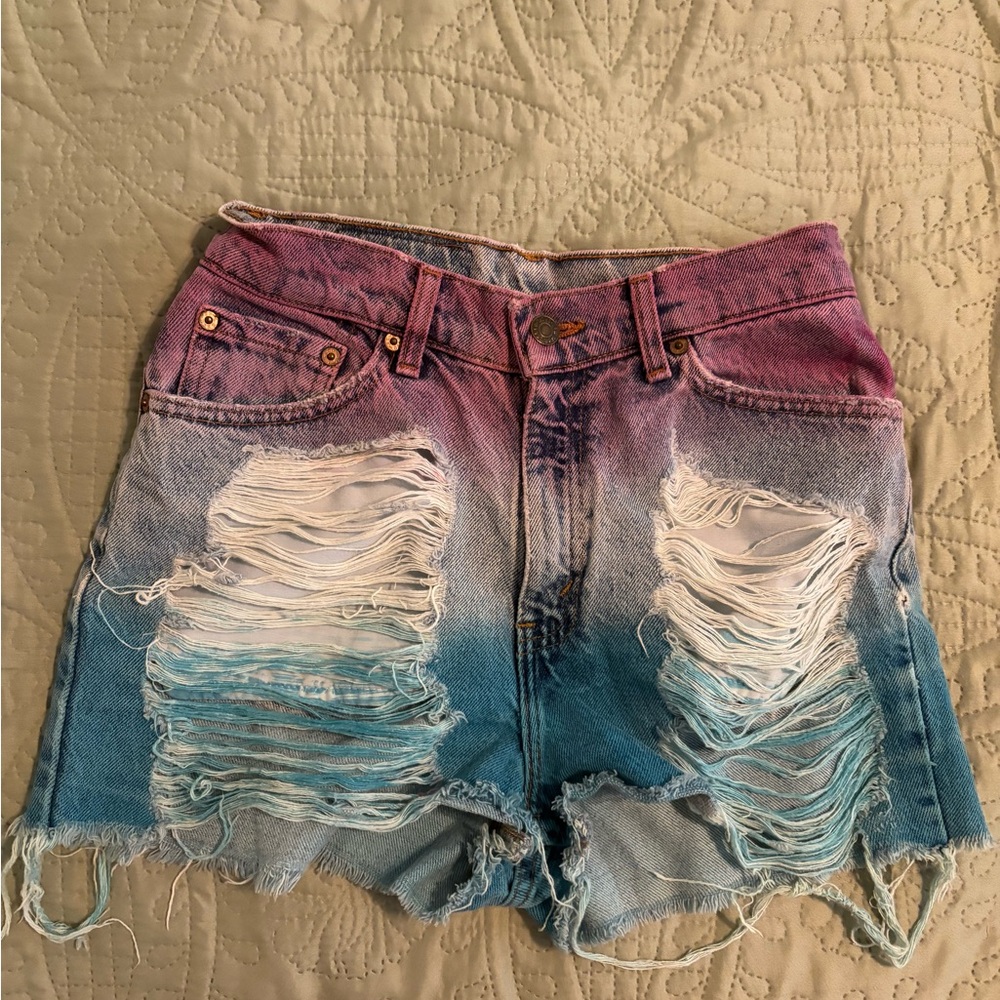 VTG Levi’s Distressed Ombre Shorts size 28